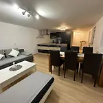 Maisonette-apartment Mit Grosser Terrasse Im Zentrum Von Apartamento *