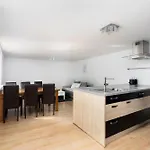 Maisonette-apartment Mit Grosser Terrasse Im Zentrum Von Apartamento