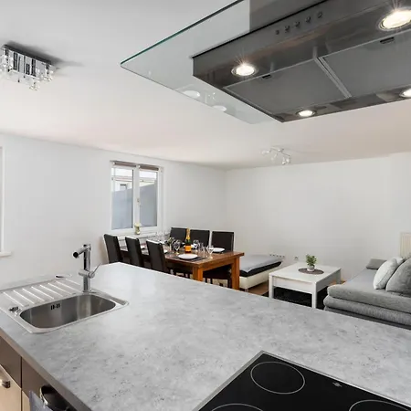 Maisonette-apartment Mit Grosser Terrasse Im Zentrum Von Apartamento *