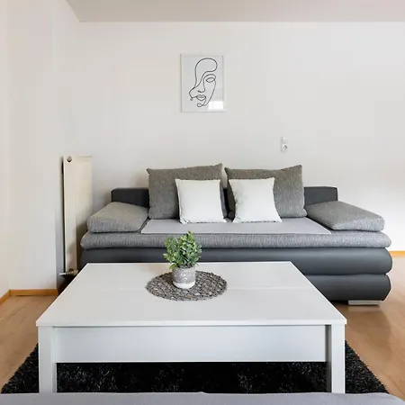 Maisonette-apartment Mit Grosser Terrasse Im Zentrum Von Apartman *
