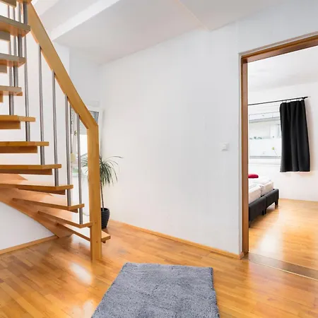 Apartamento Maisonette-apartment Mit Grosser Terrasse Im Zentrum Von *